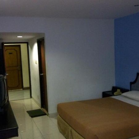 Amans Inn Ambon Habitación foto