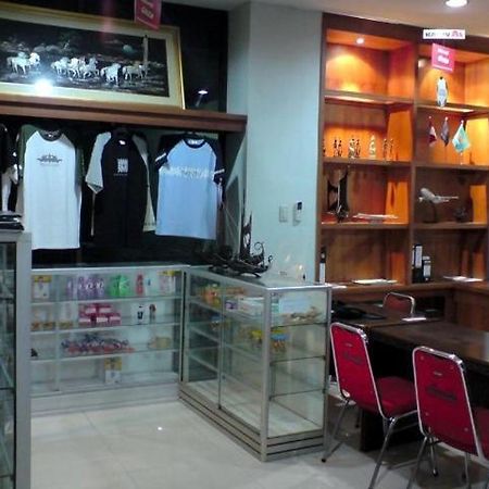 Amans Inn Ambon Exterior foto